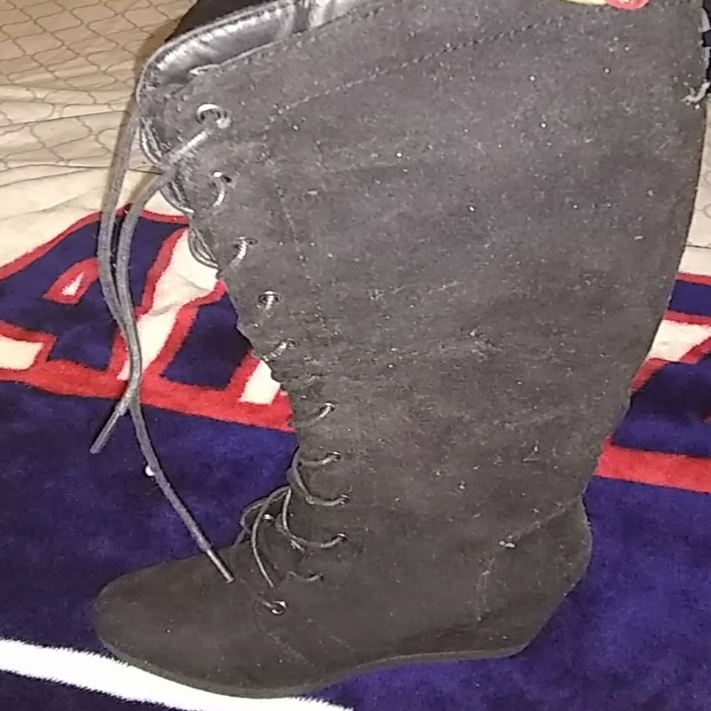 Boots - Picture 3 of 4